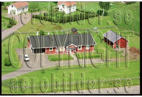 FFF 98-8906, #33. FFF 98-8906_0033 (Uppges vid kontakt med Svenska Aero-Bilder AB)