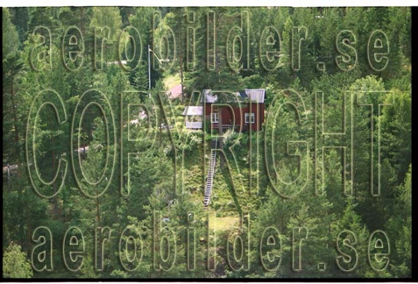 FFF 98-8916, #33. FFF 98-8916_0033 (Uppges vid kontakt med Svenska Aero-Bilder AB)